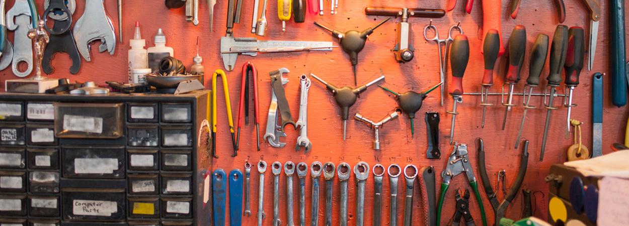 painel com ferramentas de bricolage