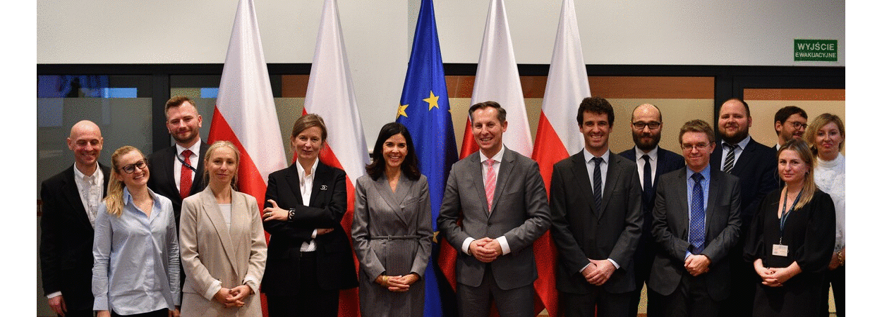 Foto do encontro entre a AdC e a congénere polaca UOKIK