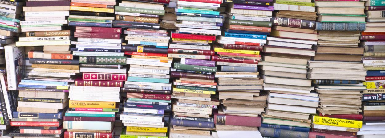 livros empilhados