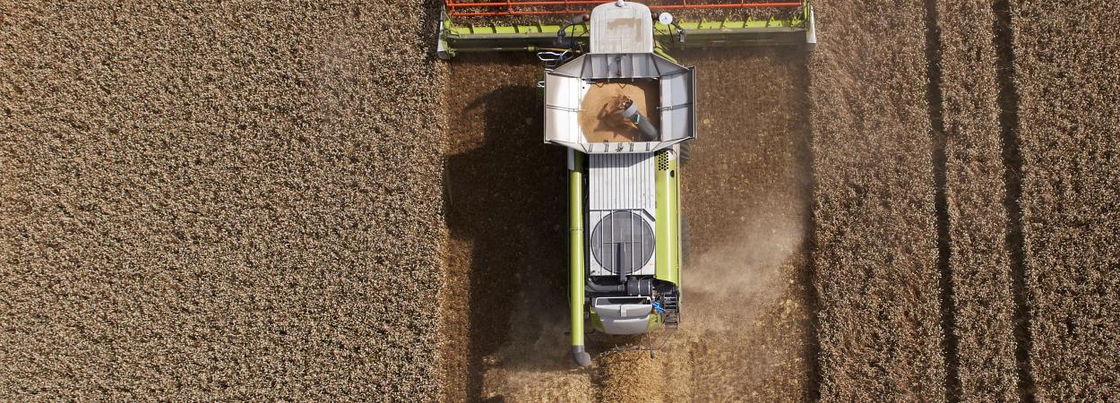 vista aérea de máquina agrícola