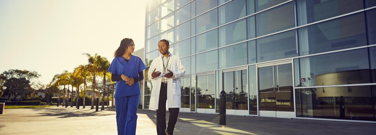 imagem de enfermeira e médico 