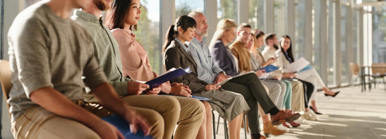 fila para entrevista de emprego