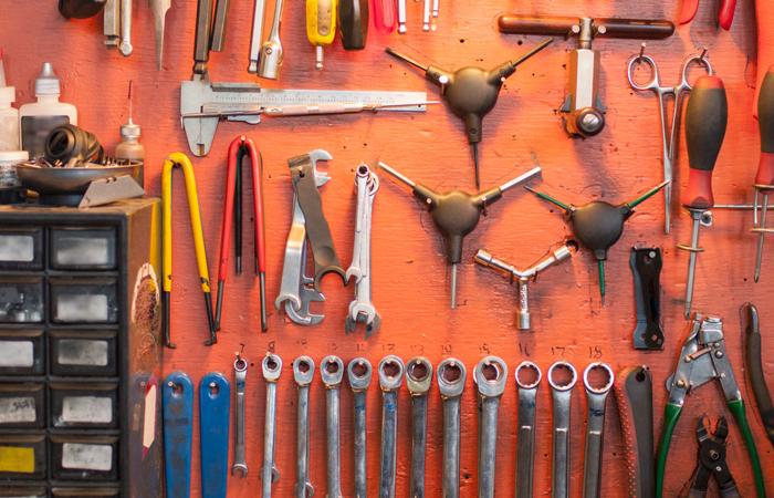 painel com ferramentas de bricolage