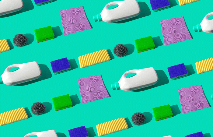 produtos de limpeza em fundo verde