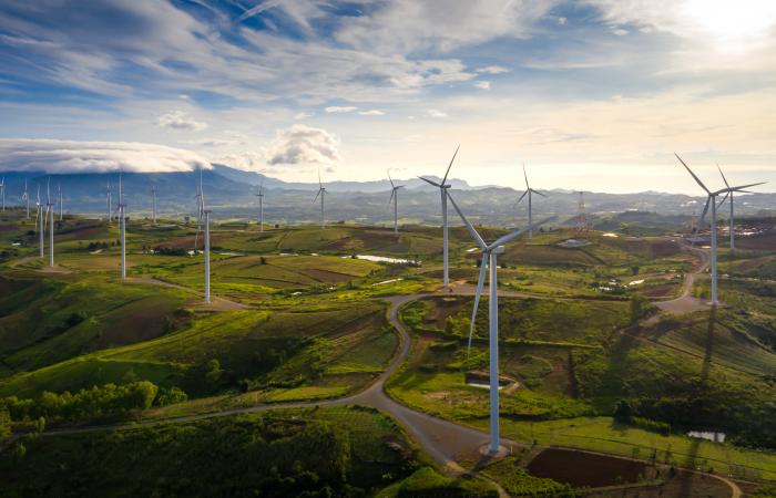 aerogeradores em campos verdes