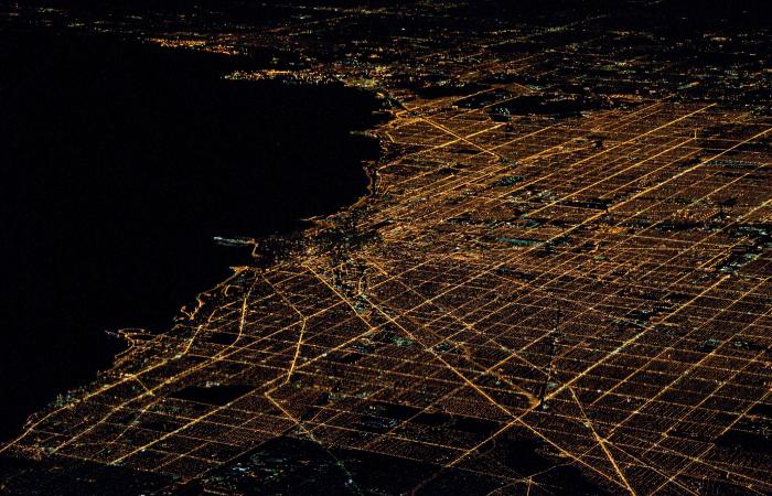 redes elétricas à noite