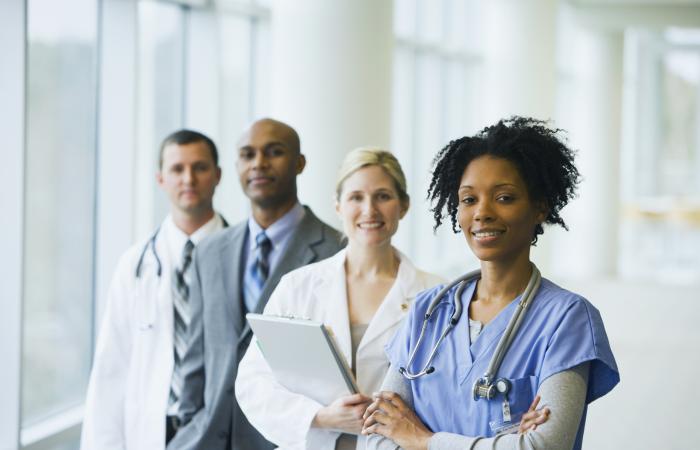 equipa médica em ambiente hospitalar