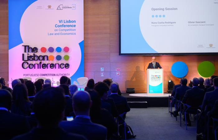 presidente da AdC a discursar na sessão de abertura